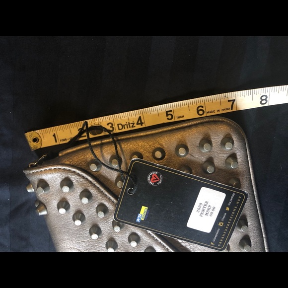 Urban Expressions Chrome Clutch - Picture 6 of 7